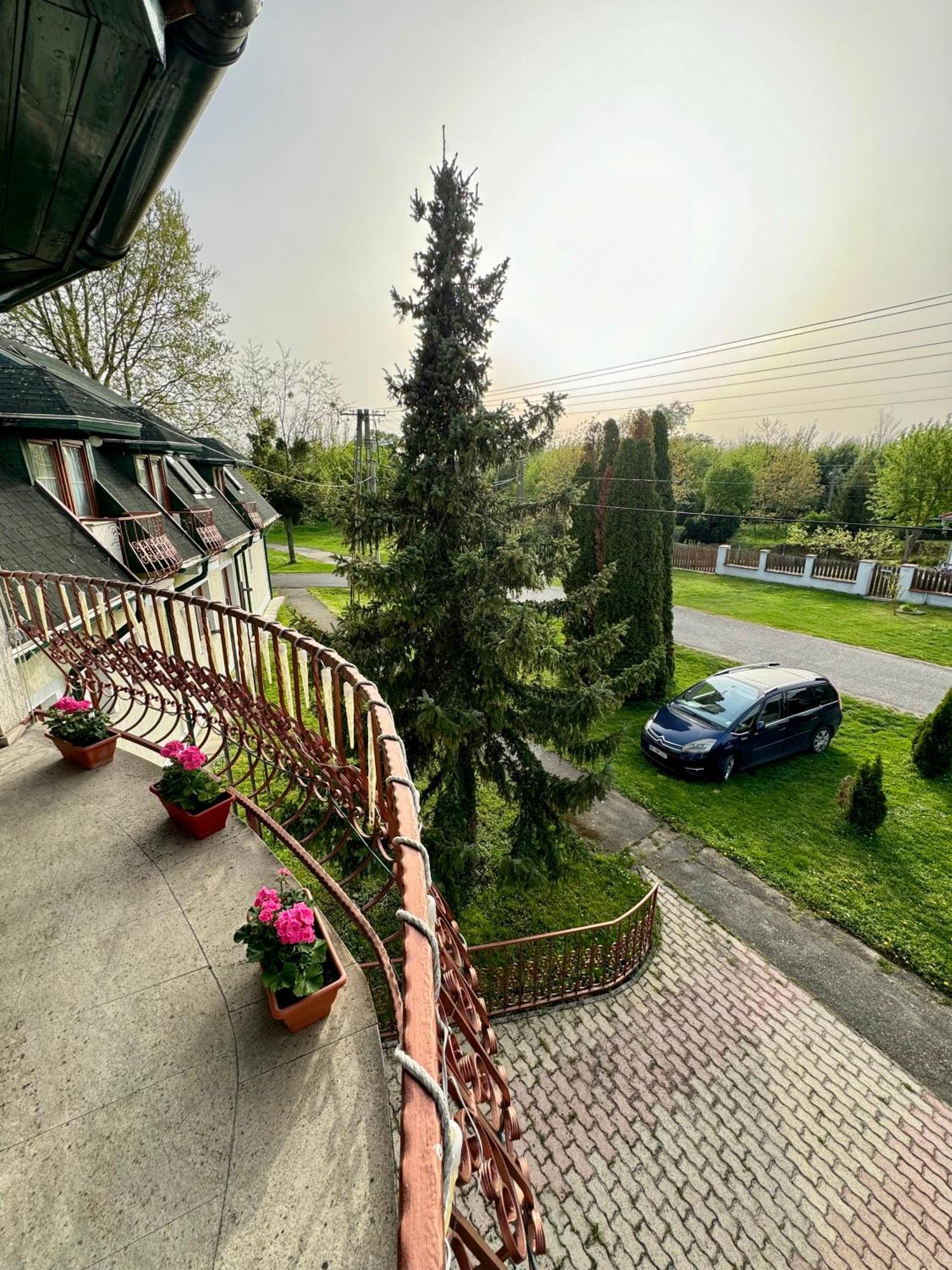 Eden Panzio Aparthotel Bük Εξωτερικό φωτογραφία